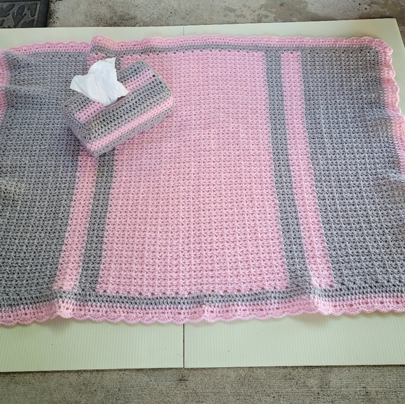 COPY - Crocheted blanket with matching tissue box cover - Picture 3 of 6
